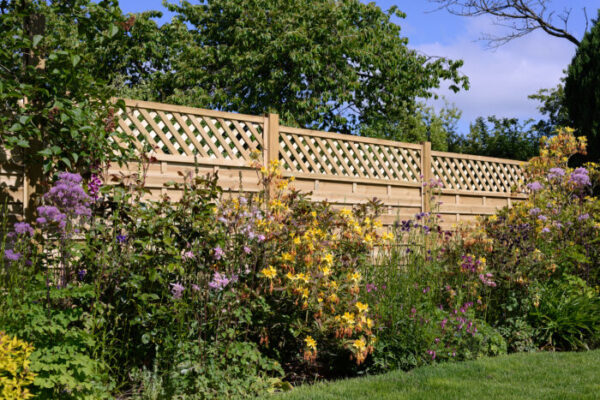 6FT x 6FT | Euro Elite Ufford Panel | Offers a decorative design with horizontal slats & flat top lattice; planed, rounded & grooved, fixed in a rebated frame.
