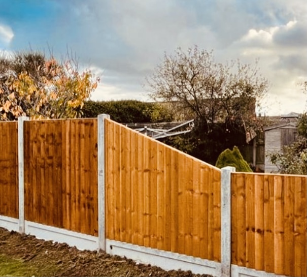 Charfleets Fencing | We supply, deliver and fit all aspects of Quality Fencing at TRADE PRICES | T: 01268 696 930 | FAST Delivery across Essex, Herts, Kent, London & Surrey | www.charfleetsfencing.co.uk Charfleets Fencing