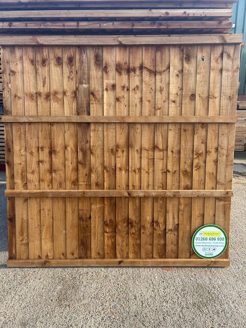 Charfleets Fencing | We supply, deliver and fit all aspects of Quality Fencing at TRADE PRICES | T: 01268 696 930 | FAST Delivery across Essex, Herts, Kent, London & Surrey | www.charfleetsfencing.co.uk Charfleets Fencing