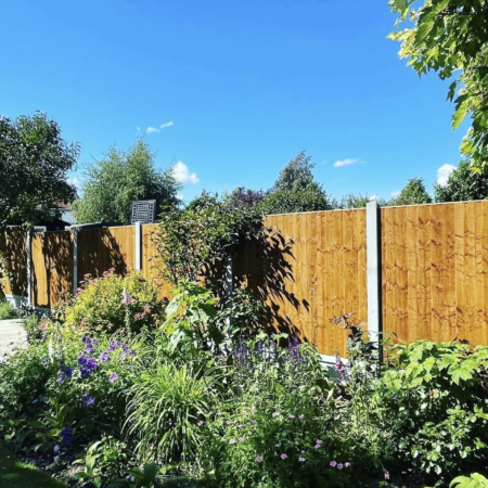 Charfleets Fencing | We supply, deliver and fit all aspects of Quality Fencing at TRADE PRICES | T: 01268 696 930 | FAST Delivery across Essex, Herts, Kent, London & Surrey | www.charfleetsfencing.co.uk Charfleets Fencing