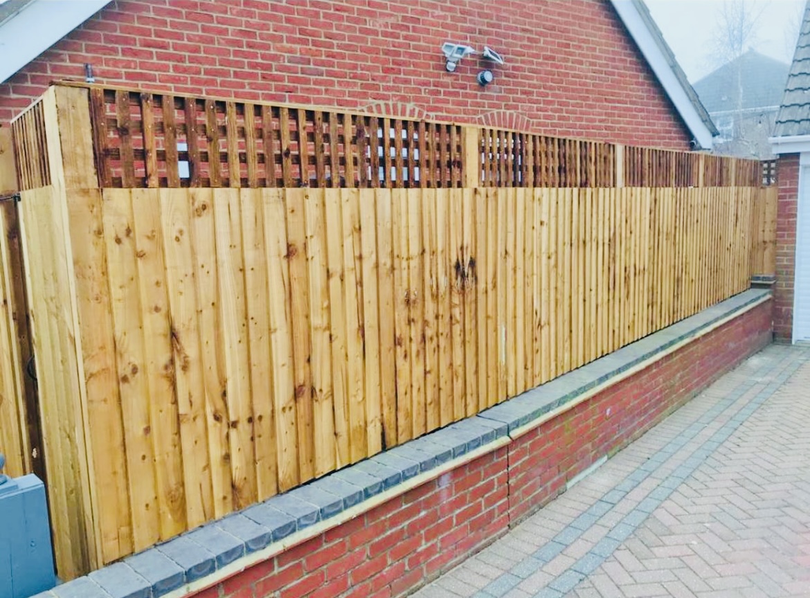 Charfleets Fencing | We supply, deliver and fit all aspects of Quality Fencing at TRADE PRICES | T: 01268 696 930 | FAST Delivery across Essex, Herts, Kent, London & Surrey | www.charfleetsfencing.co.uk Charfleets Fencing