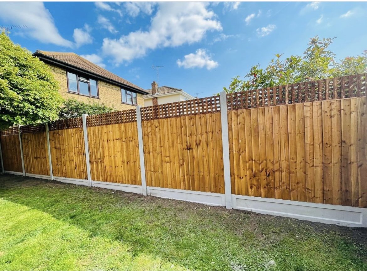 Charfleets Fencing | We supply, deliver and fit all aspects of Quality Fencing at TRADE PRICES | T: 01268 696 930 | FAST Delivery across Essex, Herts, Kent, London & Surrey | www.charfleetsfencing.co.uk Charfleets Fencing