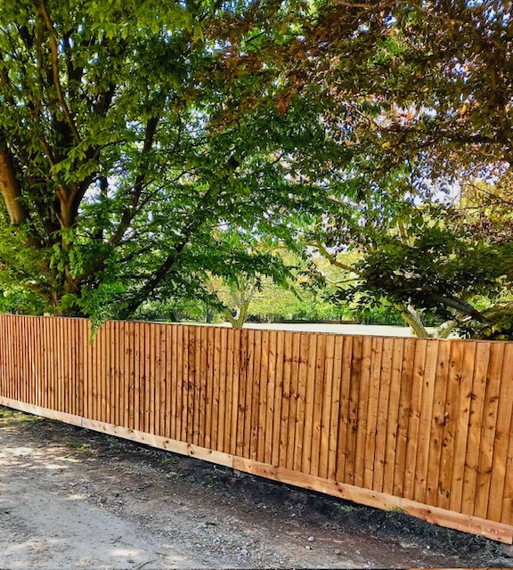 Charfleets Fencing | We supply, deliver and fit all aspects of Quality Fencing at TRADE PRICES | T: 01268 696 930 | FAST Delivery across Essex, Herts, Kent, London & Surrey | www.charfleetsfencing.co.uk Charfleets Fencing
