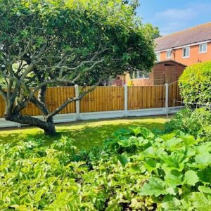 Charfleets Fencing | We supply, deliver and fit all aspects of Quality Fencing at TRADE PRICES | T: 01268 696 930 | FAST Delivery across Essex, Herts, Kent, London & Surrey | www.charfleetsfencing.co.uk Charfleets Fencing