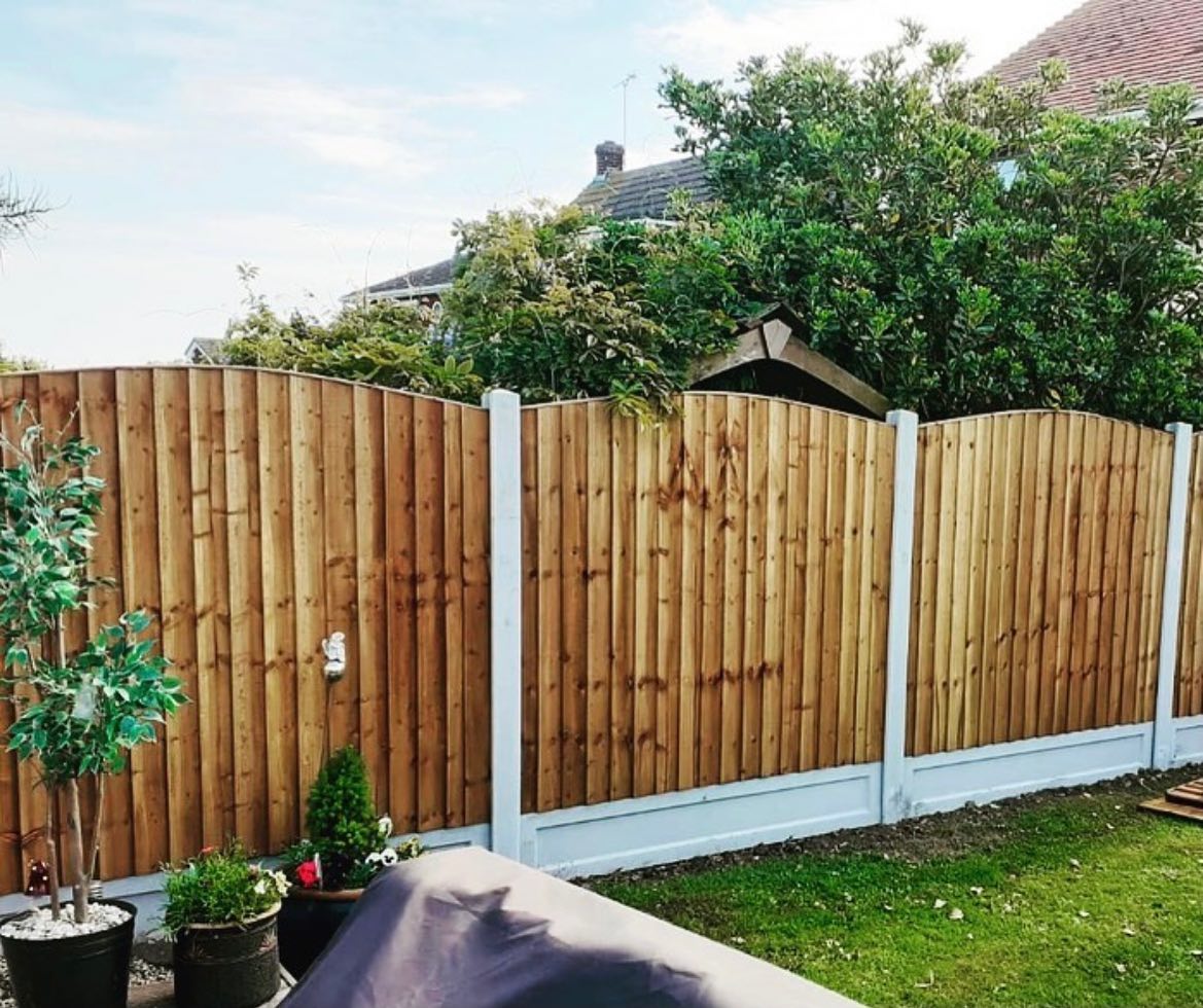Charfleets Fencing | We supply, deliver and fit all aspects of Quality Fencing at TRADE PRICES | T: 01268 696 930 | FAST Delivery across Essex, Herts, Kent, London & Surrey | www.charfleetsfencing.co.uk Charfleets Fencing