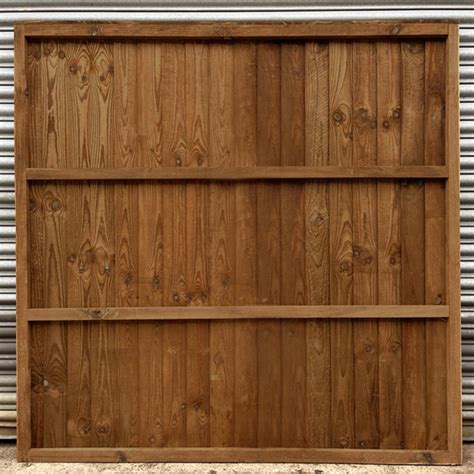 Charfleets Fencing | We supply, deliver and fit all aspects of Quality Fencing at TRADE PRICES | T: 01268 696 930 | FAST Delivery across Essex, Herts, Kent, London & Surrey | www.charfleetsfencing.co.uk Charfleets Fencing