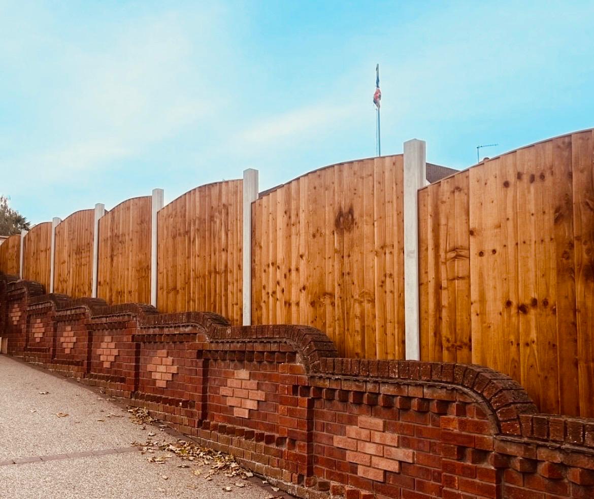 Charfleets Fencing | We supply, deliver and fit all aspects of Quality Fencing at TRADE PRICES | T: 01268 696 930 | FAST Delivery across Essex, Herts, Kent, London & Surrey | www.charfleetsfencing.co.uk Charfleets Fencing