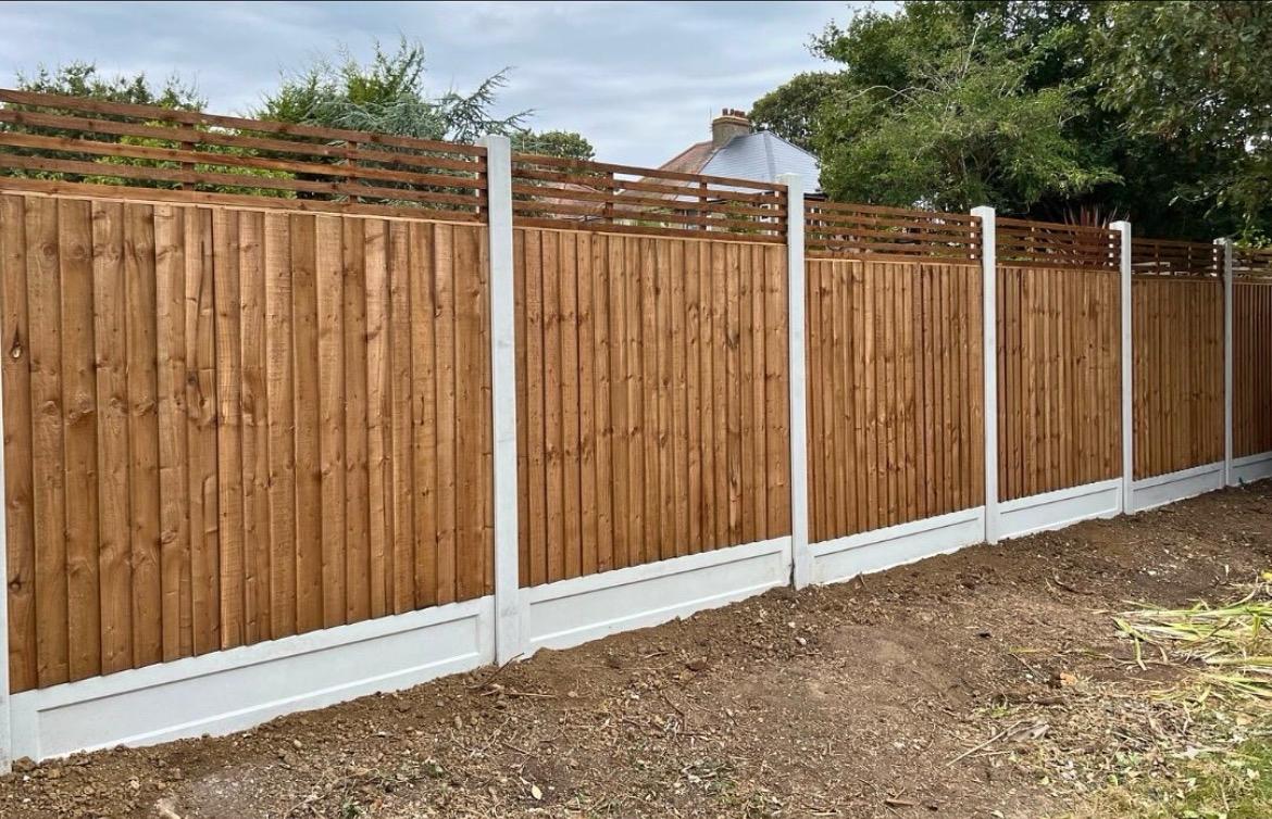 Charfleets Fencing | We supply, deliver and fit all aspects of Quality Fencing at TRADE PRICES | T: 01268 696 930 | FAST Delivery across Essex, Herts, Kent, London & Surrey | www.charfleetsfencing.co.uk Charfleets Fencing