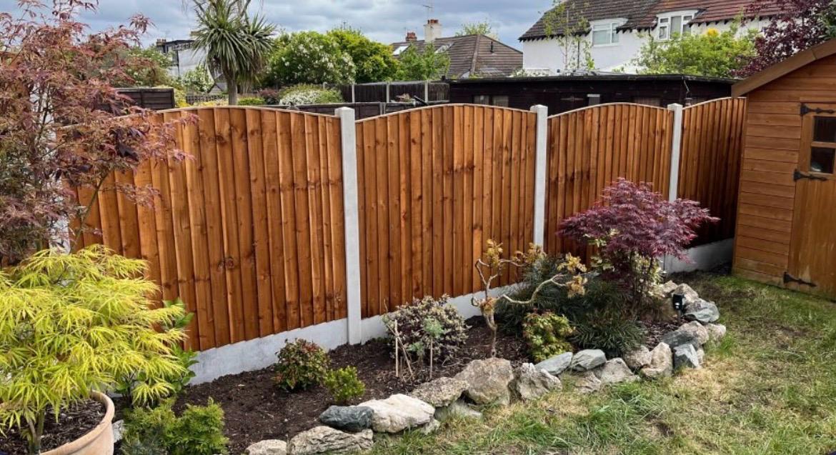 Charfleets Fencing | We supply, deliver and fit all aspects of Quality Fencing at TRADE PRICES | T: 01268 696 930 | FAST Delivery across Essex, Herts, Kent, London & Surrey | www.charfleetsfencing.co.uk Charfleets Fencing