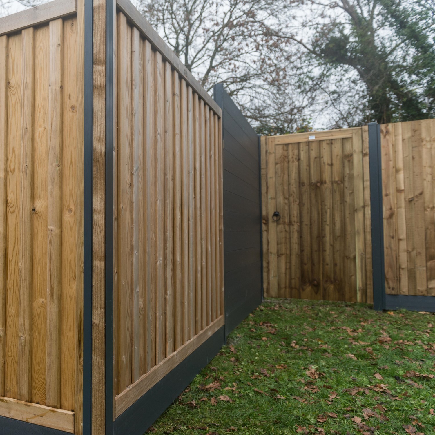 Charfleets Fencing | We supply, deliver and fit all aspects of Quality Fencing at TRADE PRICES | T: 01268 696 930 | FAST Delivery across Essex, Herts, Kent, London & Surrey | www.charfleetsfencing.co.uk Charfleets Fencing