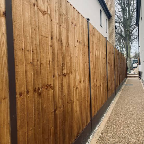 Charfleets Fencing | We supply, deliver and fit all aspects of Quality Fencing at TRADE PRICES | T: 01268 696 930 | FAST Delivery across Essex, Herts, Kent, London & Surrey | www.charfleetsfencing.co.uk Charfleets Fencing