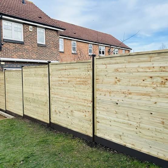 Charfleets Fencing | We supply, deliver and fit all aspects of Quality Fencing at TRADE PRICES | T: 01268 696 930 | FAST Delivery across Essex, Herts, Kent, London & Surrey | www.charfleetsfencing.co.uk Charfleets Fencing