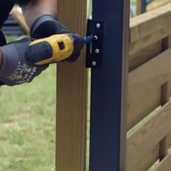 Charfleets Fencing | We supply, deliver and fit all aspects of Quality Fencing at TRADE PRICES | T: 01268 696 930 | FAST Delivery across Essex, Herts, Kent, London & Surrey | www.charfleetsfencing.co.uk Charfleets Fencing